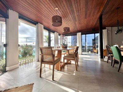 Casa à venda com 310m², 3 quartos, 1 suíte, 2 vagas no bairro Campeche em Florianópolis - Foto 2