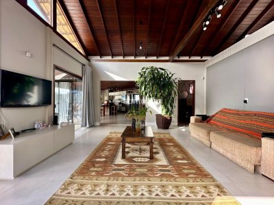 Casa à venda com 310m², 3 quartos, 1 suíte, 2 vagas no bairro Campeche em Florianópolis - Foto 3