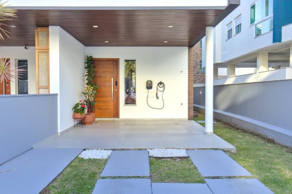 Casa à venda com 143m², 3 quartos, 1 suíte, 1 vaga no bairro Rio Tavares em Florianópolis