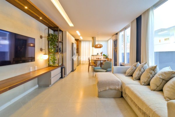 Casa à venda com 143m², 3 quartos, 1 suíte, 1 vaga no bairro Rio Tavares em Florianópolis