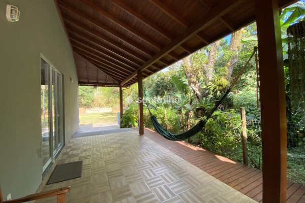 Casa em Condomínio à venda com 230m², 3 quartos, 2 suítes, 3 vagas no bairro Rio Tavares em Florianópolis