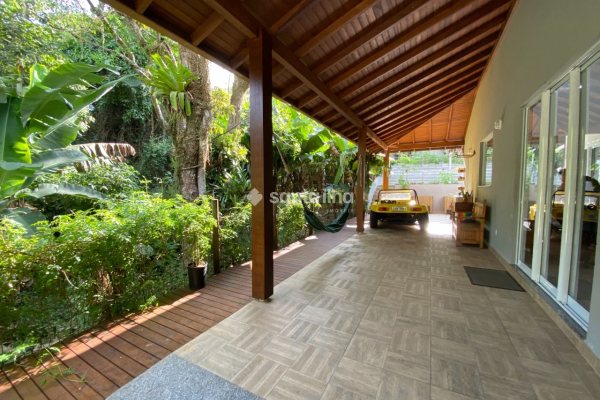 Casa em Condomínio à venda com 230m², 3 quartos, 2 suítes, 3 vagas no bairro Rio Tavares em Florianópolis