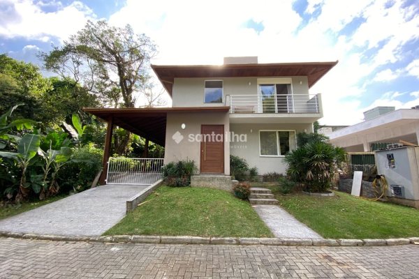 Casa em Condomínio à venda com 230m², 3 quartos, 2 suítes, 3 vagas no bairro Rio Tavares em Florianópolis