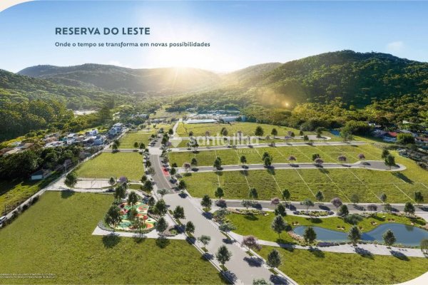 Terreno à venda com 457m², 1 vaga no bairro Rio Tavares em Florianópolis