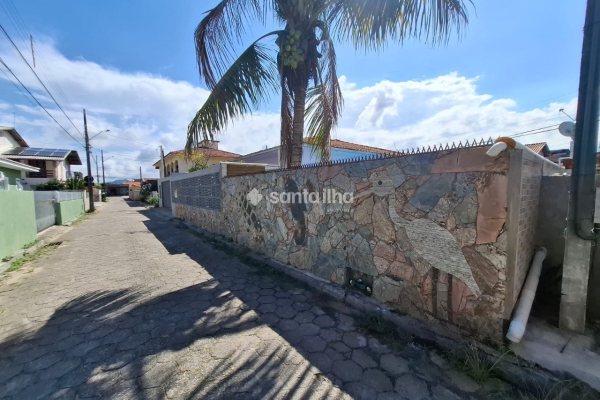 Casa à venda com 190m², 4 quartos, 3 vagas no bairro Campeche em Florianopolis