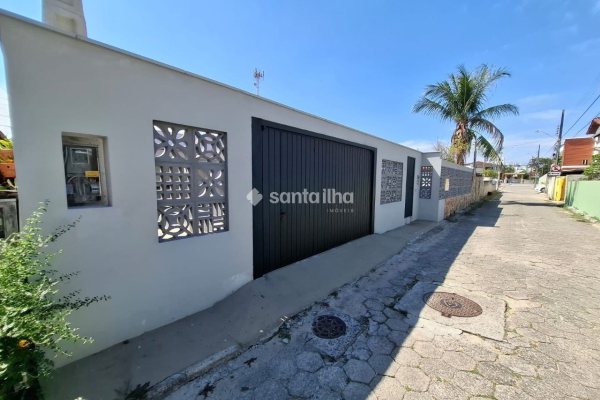 Casa à venda com 190m², 4 quartos, 3 vagas no bairro Campeche em Florianopolis
