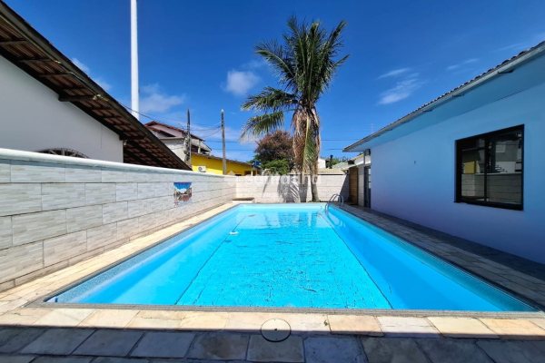 Casa à venda com 190m², 4 quartos, 3 vagas no bairro Campeche em Florianopolis