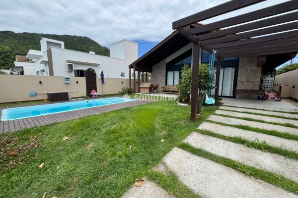 Casa à venda com 147m², 3 quartos, 1 suíte, 2 vagas no bairro Ribeirão da Ilha em Florianópolis