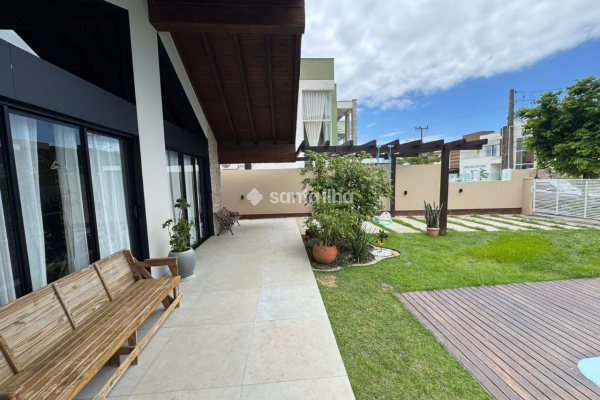 Casa à venda com 147m², 3 quartos, 1 suíte, 2 vagas no bairro Ribeirão da Ilha em Florianópolis