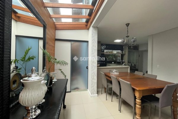 Casa à venda com 110m², 3 quartos, 1 suíte, 1 vaga no bairro Campeche em Florianópolis