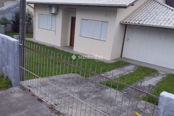 Casa à venda com 100m², 2 quartos, 1 vaga no bairro Ribeirão da Ilha em Florianópolis