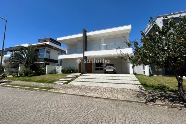 Casa em Condomínio para alugar ou comprar com 417m², 5 quartos, 4 suítes, 2 vagas no bairro Rio Tavares em Florianópolis