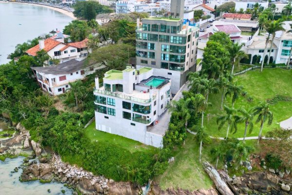 Apartamento à venda com 130m², 2 quartos, 1 suíte, 2 vagas no bairro Coqueiros em Florianópolis