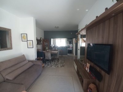 Casa à venda com 114m², 3 quartos, 1 suíte, 2 vagas no bairro Campeche em Florianópolis - Foto 4