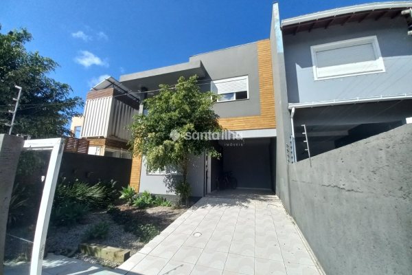 Casa à venda com 114m², 3 quartos, 1 suíte, 2 vagas no bairro Campeche em Florianópolis