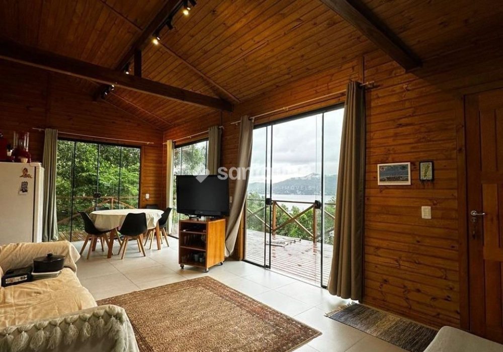Casa à venda com 130m², 2 quartos, 1 suíte, 1 vaga no bairro Barra da Lagoa em Florianópolis - Foto 1