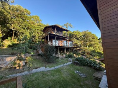 Casa à venda com 130m², 2 quartos, 1 suíte, 1 vaga no bairro Barra da Lagoa em Florianópolis - Foto 2