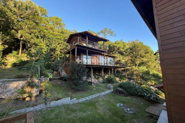 Casa à venda com 130m², 2 quartos, 1 suíte, 1 vaga no bairro Barra da Lagoa em Florianópolis