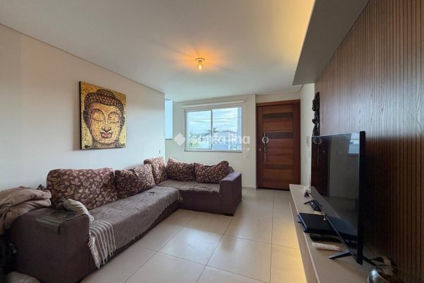 Casa à venda com 135m², 3 quartos, 1 suíte, 1 vaga no bairro Carianos em Florianópolis