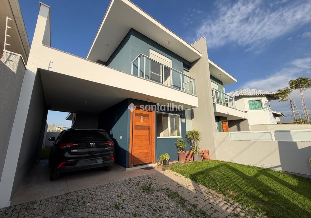 Casa à venda com 135m², 3 quartos, 1 suíte, 1 vaga no bairro Carianos em Florianópolis - Foto 1