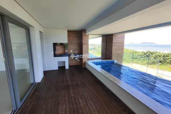 Apartamento à venda com 260m², 3 quartos, 3 suítes, 2 vagas no bairro Morro das Pedras em Florianópolis