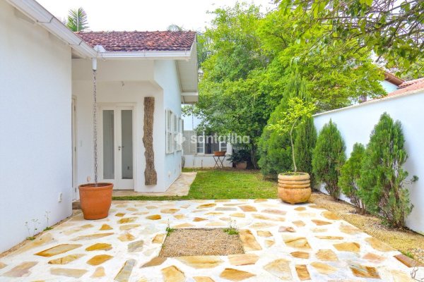 Casa à venda com 180m², 3 quartos, 3 suítes, 2 vagas no bairro Campeche em Florianópolis