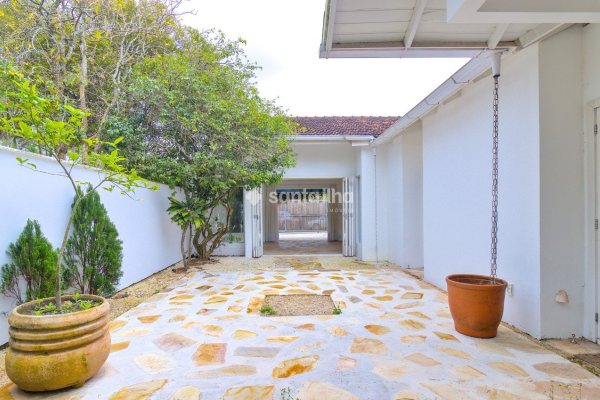 Casa à venda com 180m², 3 quartos, 3 suítes, 2 vagas no bairro Campeche em Florianópolis
