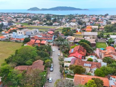 Casa à venda com 180m², 3 quartos, 3 suítes, 2 vagas no bairro Campeche em Florianópolis - Foto 47