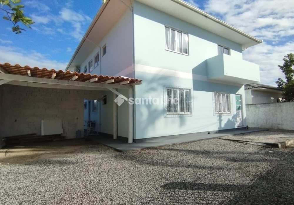 Casa à venda com 360m², 6 quartos, 4 vagas no bairro Carianos em Florianópolis - Foto 1