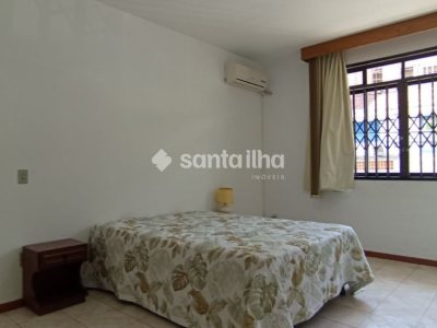 Casa à venda com 395m², 5 quartos, 4 suítes, 4 vagas no bairro Agronômica em Florianópolis - Foto 9