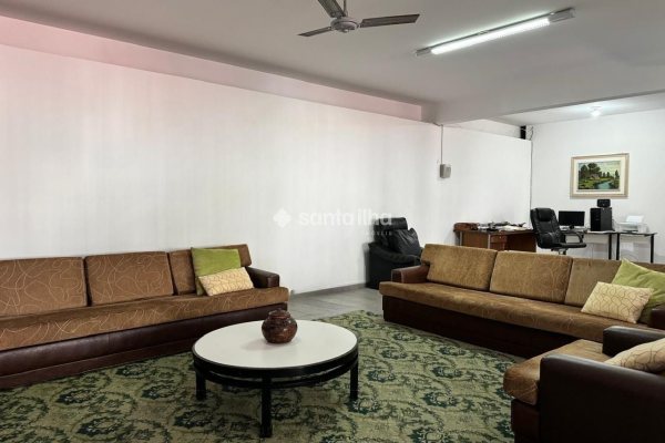 Casa à venda com 395m², 5 quartos, 4 suítes, 4 vagas no bairro Agronômica em Florianópolis