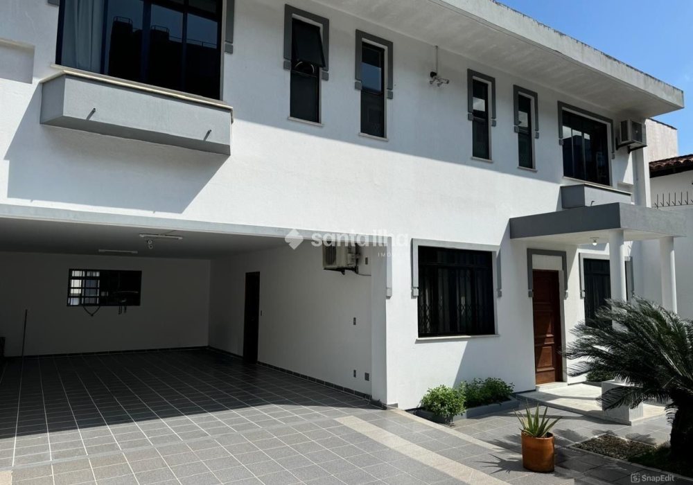 Casa à venda com 395m², 5 quartos, 4 suítes, 4 vagas no bairro Agronômica em Florianópolis - Foto 1