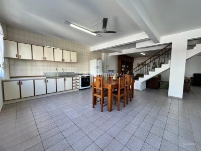 Casa à venda com 395m², 5 quartos, 4 suítes, 4 vagas no bairro Agronômica em Florianópolis - Foto 12