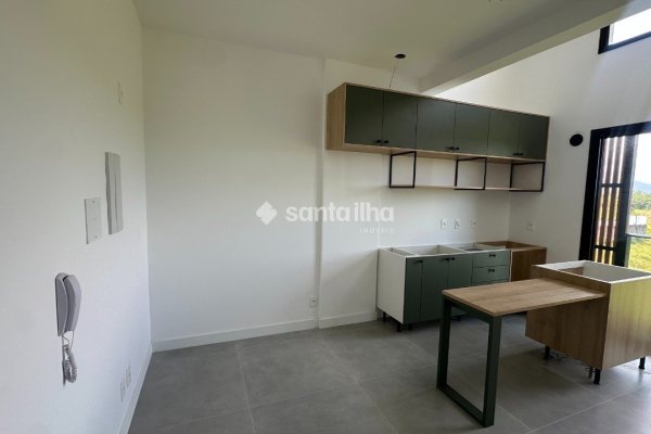Loft à venda com 39m², 1 quarto, 1 suíte no bairro Novo Campeche em Florianopolis