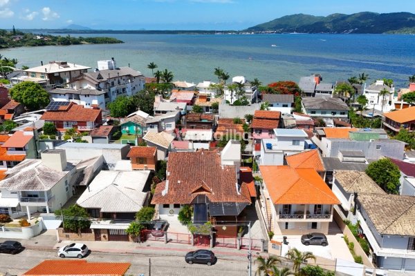 Pousada à venda com 433m², 4 quartos, 6 suítes, 4 vagas no bairro Lagoa da Conceição em Florianópolis