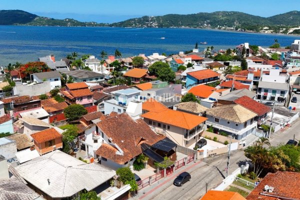 Pousada à venda com 433m², 4 quartos, 6 suítes, 4 vagas no bairro Lagoa da Conceição em Florianópolis