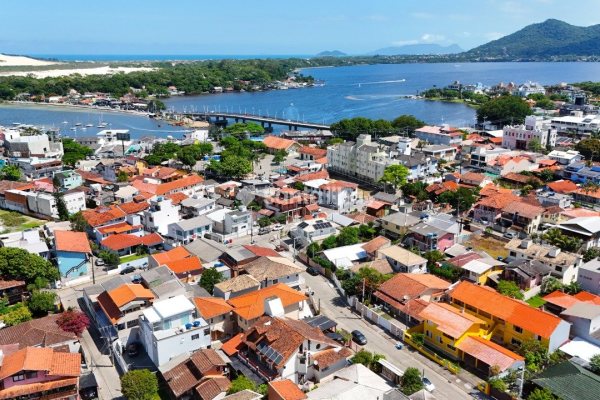Pousada à venda com 433m², 4 quartos, 6 suítes, 4 vagas no bairro Lagoa da Conceição em Florianópolis