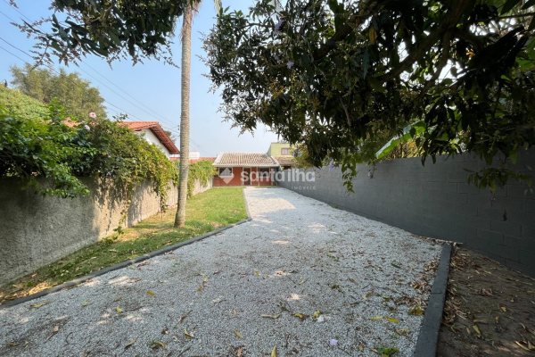 Casa à venda com 100m², 2 quartos, 1 suíte, 2 vagas no bairro Campeche em Florianópolis