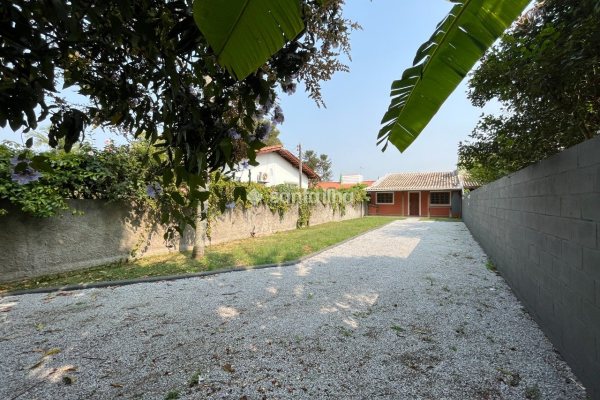 Casa à venda com 100m², 2 quartos, 1 suíte, 2 vagas no bairro Campeche em Florianópolis
