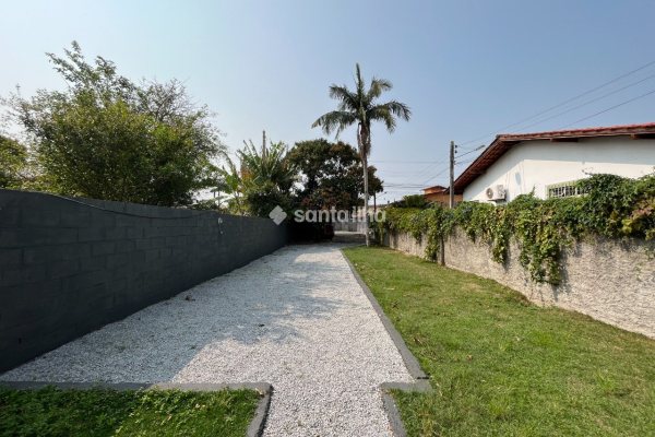 Casa à venda com 100m², 2 quartos, 1 suíte, 2 vagas no bairro Campeche em Florianópolis