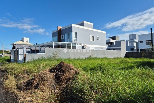 Terreno à venda com 360m², 1 quarto, 4 vagas no bairro Carianos em Florianópolis
