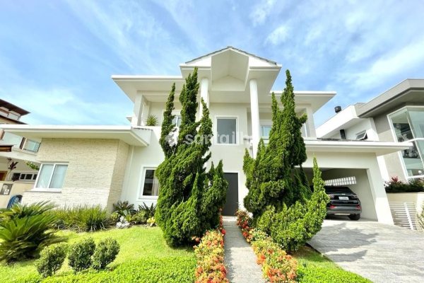 Casa para alugar ou comprar com 358m², 4 quartos, 4 suítes, 3 vagas no bairro Rio Tavares em Florianopolis
