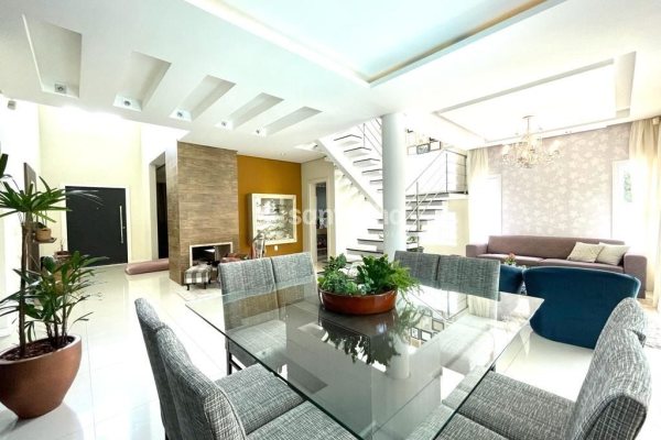 Casa em Condomínio para alugar ou comprar com 358m², 4 quartos, 4 suítes, 3 vagas no bairro Rio Tavares em Florianopolis
