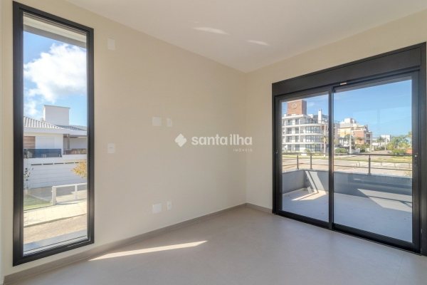 Casa à venda com 172m², 4 quartos, 1 suíte, 2 vagas no bairro Pântano do Sul em Florianópolis