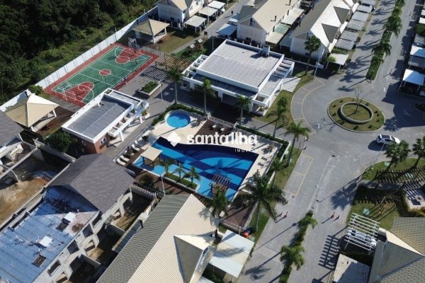 Casa em Condomínio à venda com 117m², 3 quartos, 1 suíte, 2 vagas no bairro Morro das Pedras em Florianópolis