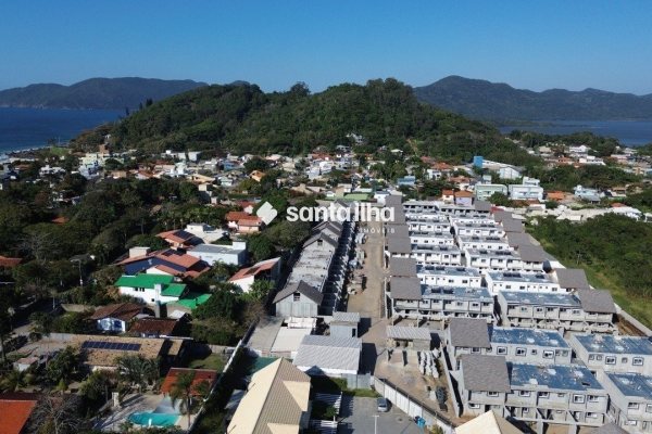 Casa em Condomínio à venda com 117m², 3 quartos, 1 suíte, 2 vagas no bairro Morro das Pedras em Florianópolis