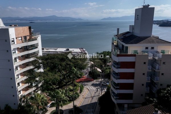 Apartamento à venda com 190m², 3 quartos, 3 suítes, 3 vagas no bairro João Paulo em Florianópolis