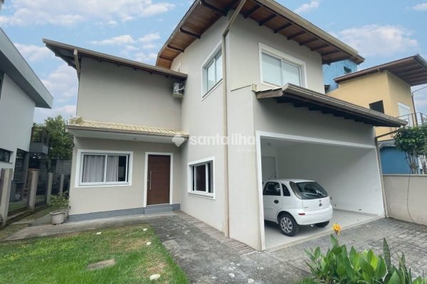 Casa à venda com 160m², 4 quartos, 1 suíte, 4 vagas no bairro Campeche em Florianópolis