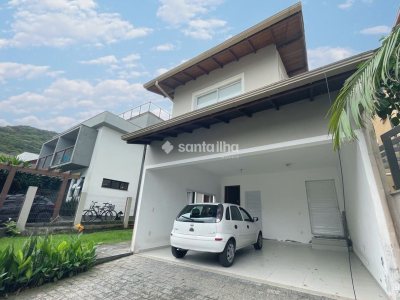 Casa à venda com 160m², 4 quartos, 1 suíte, 4 vagas no bairro Campeche em Florianópolis - Foto 2