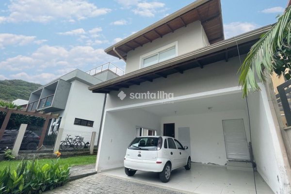 Casa à venda com 160m², 4 quartos, 1 suíte, 4 vagas no bairro Campeche em Florianópolis